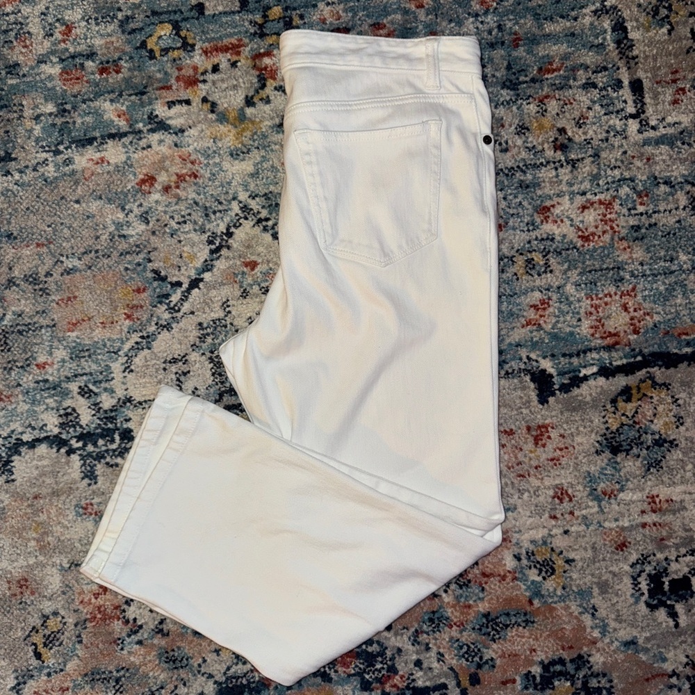 Women’s L.L. Bean Classic Fit White Cropped Denim
Size 12